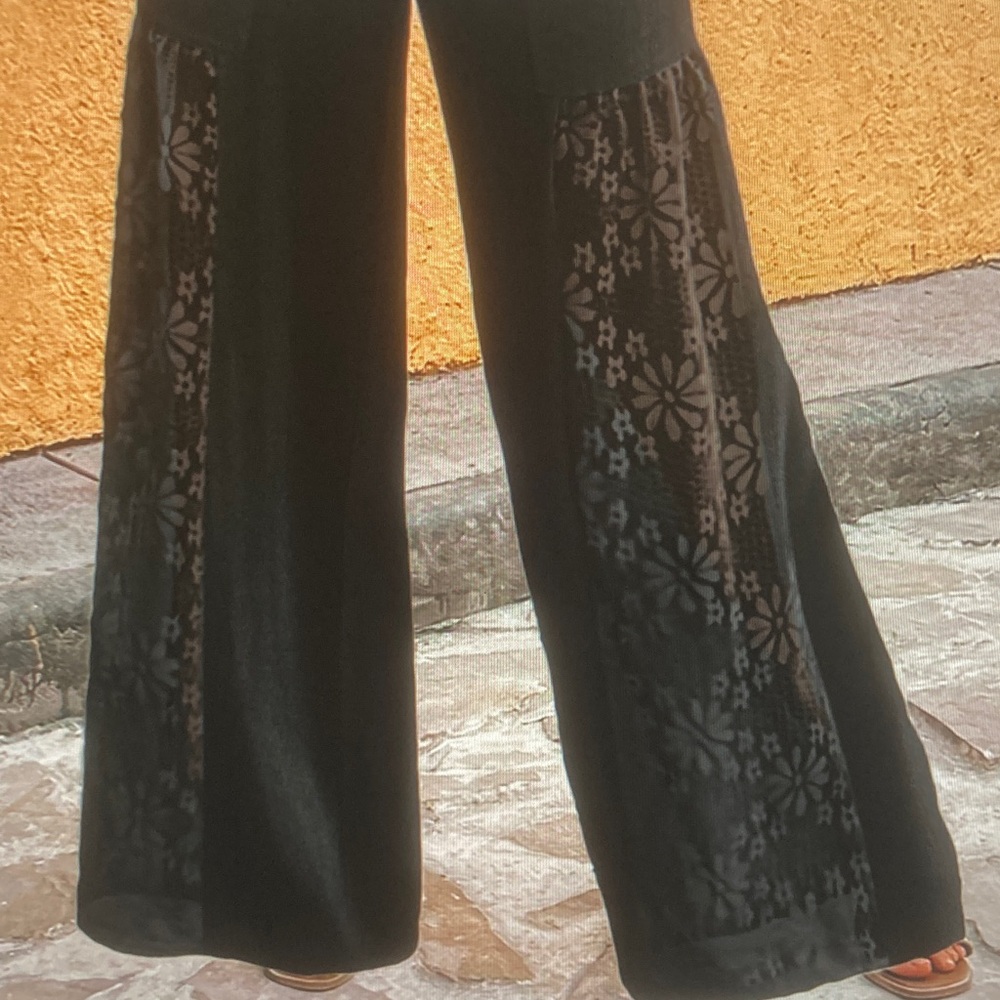 Black Wide-Leg Floral Panel Drawstring Pants - Picture 2 of 6